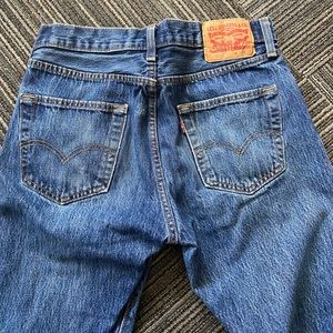 Slightly Distressed Levi’s Straight Leg Dark Wash Blue Denim Jeans 30 x 34